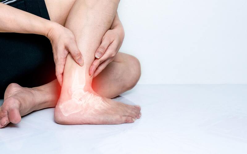 درد در مچ پا می تواند ناشی از چندین آسیب باشد