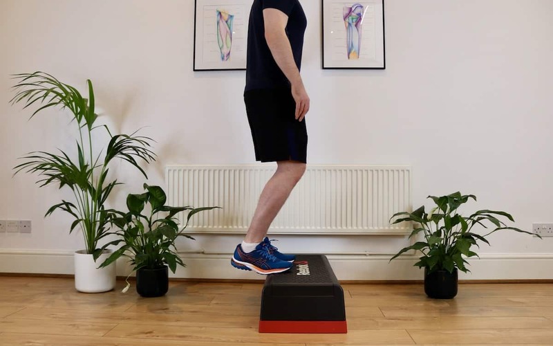 تمرین کشش ساق پا برای درمان کف پای صاف