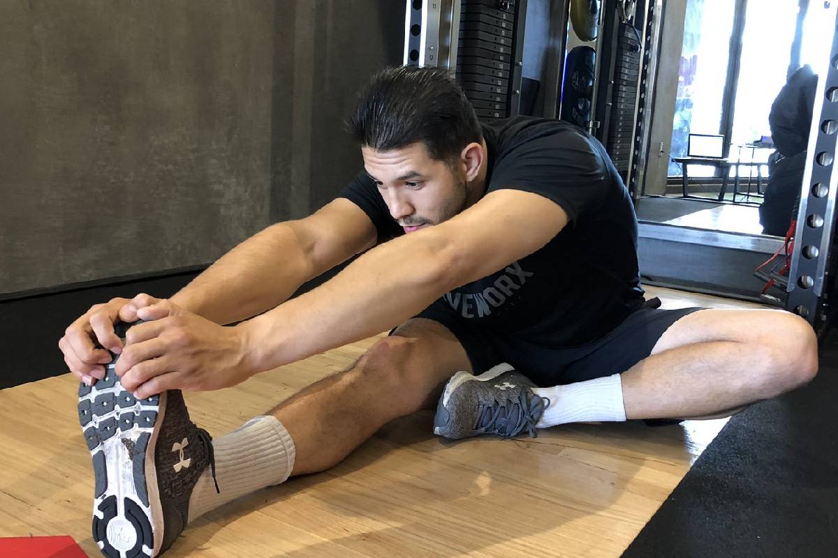 کشش عضلات پشت پا