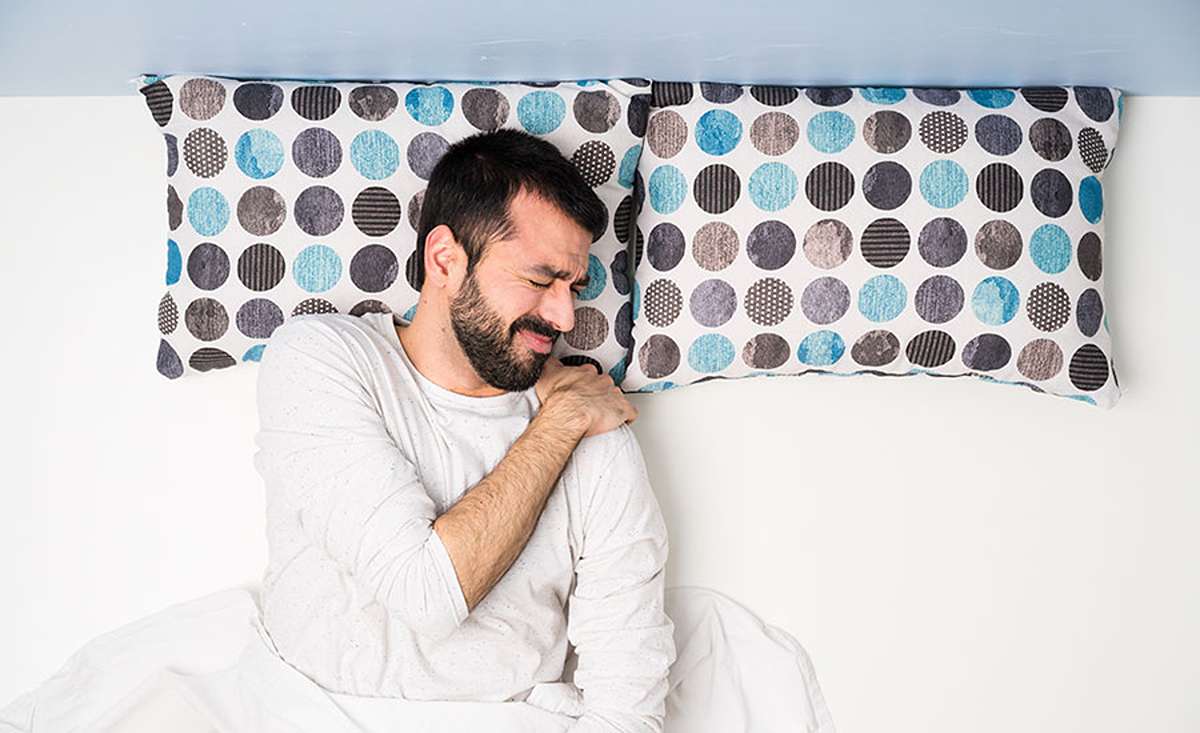 درد شانه به علت حالت نامناسب خوابیدن