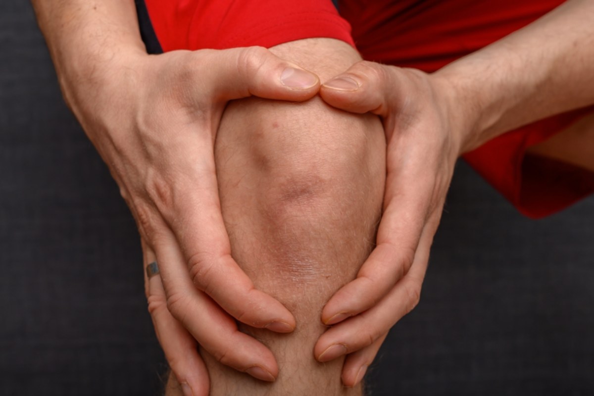 چرا بعد از نشستن طولانی زانو قفل می_کند