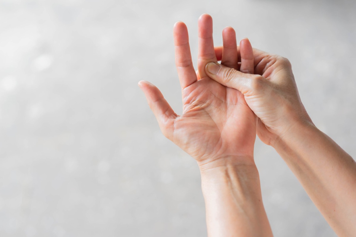 محدودیت حرکت در کشیدگی تاندون انگشت دست